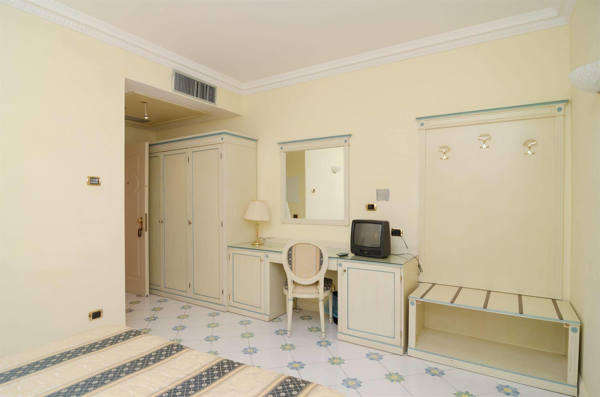 איסקיה Hotel Flora Wellness & Beauty מראה חיצוני תמונה
