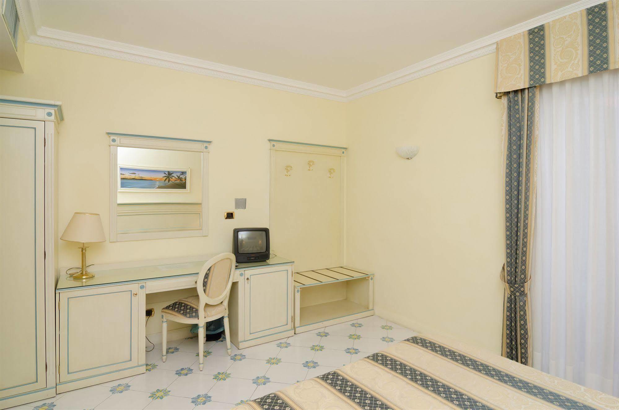 איסקיה Hotel Flora Wellness & Beauty מראה חיצוני תמונה