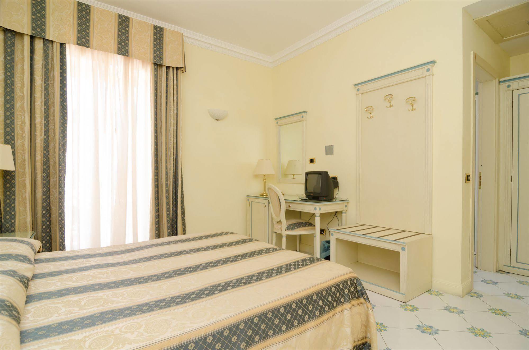 איסקיה Hotel Flora Wellness & Beauty מראה חיצוני תמונה